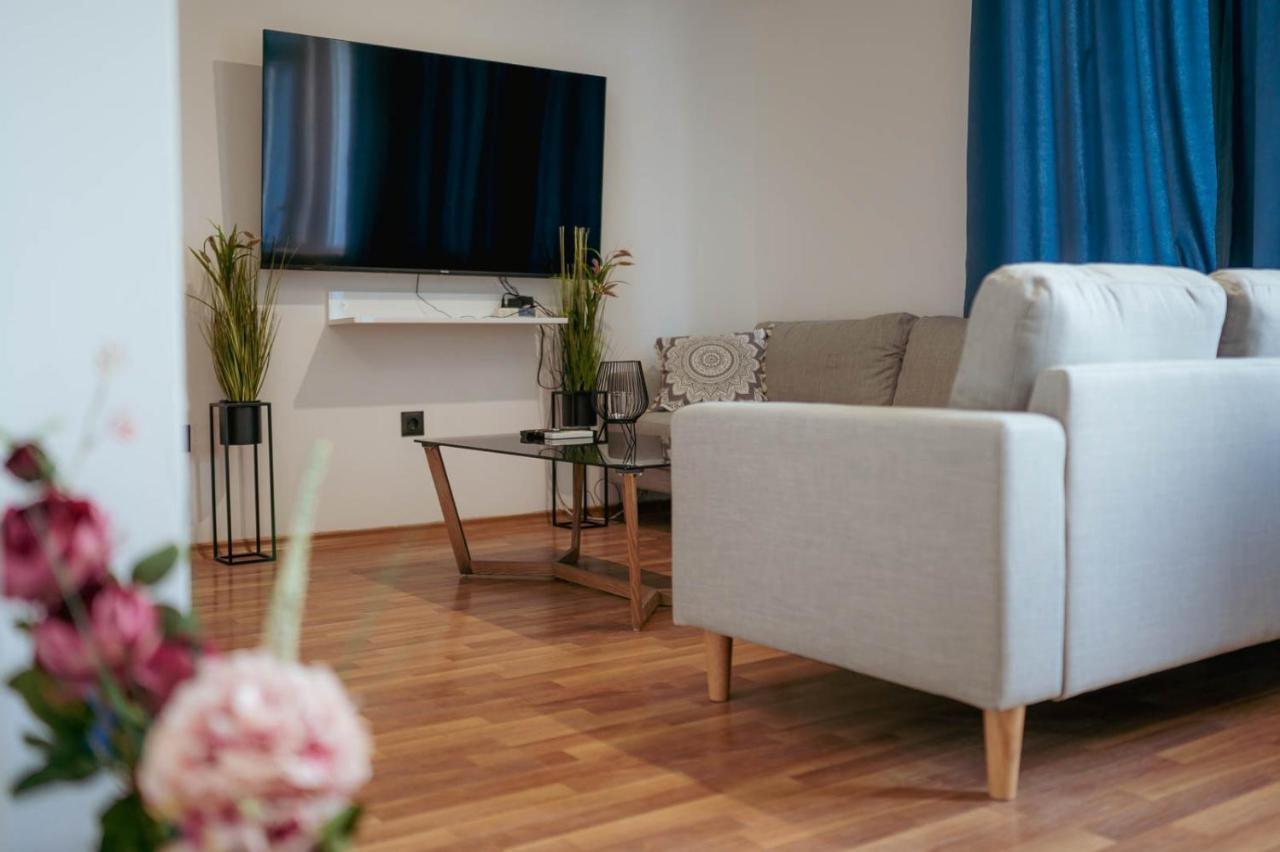 Luxury Art 4 Apartment Yukarı Cuma Dış mekan fotoğraf